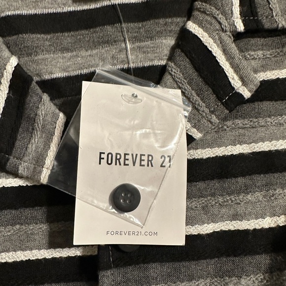 NWT - Forever 21 Men’s Short Sleeve Shirt. - Picture 4 of 8